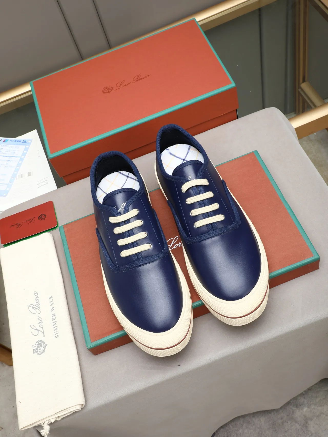 Loro Piana Chaussures Casual de Cuir Lisse Color Navy Beige avec Lacets Contrast Cream 3