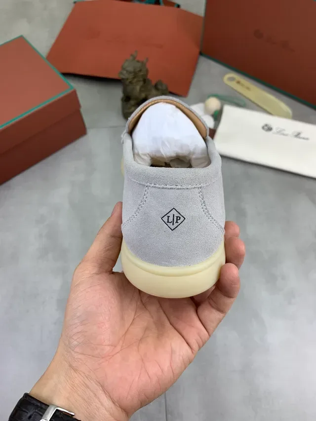Loro Piana Tennis Walk مكاسين سويد رمادي فاتح 2