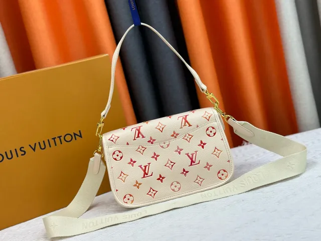 路易威登 Baguette 米色红 Monogram-Printed 翻盖顶部信使包 3