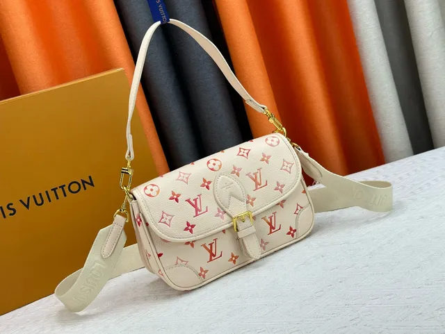 路易威登 Baguette 米色红 Monogram-Printed 翻盖顶部信使包 5