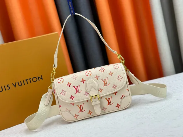 路易威登 Baguette 米色红 Monogram-Printed 翻盖顶部信使包 6