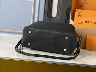 Louis Vuitton Sac seau à bandoulière en chaîne beige marron imprimé monogramme 7