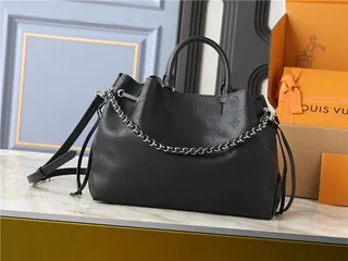 Louis Vuitton Sac seau à bandoulière en chaîne beige marron imprimé monogramme 10