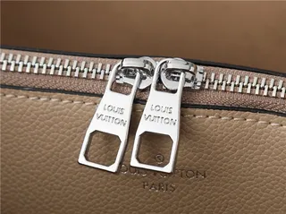 Louis Vuitton Sac seau à bandoulière en chaîne beige marron imprimé monogramme 13