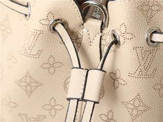 Louis Vuitton Sac seau à bandoulière en chaîne beige marron imprimé monogramme 15