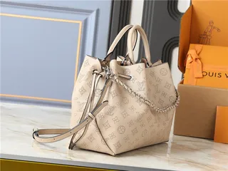 Louis Vuitton Sac seau à bandoulière en chaîne beige marron imprimé monogramme 18