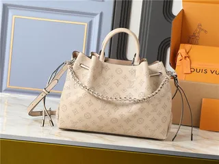 Louis Vuitton Sac seau à bandoulière en chaîne beige marron imprimé monogramme 19