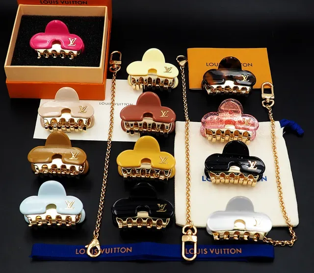 Louis Vuitton Joaillerie Résine et Métal Noir et Or Forme de Nuage 5