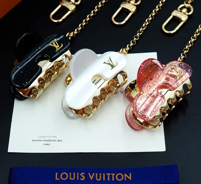 Louis Vuitton Joaillerie Résine et Métal Noir et Or Forme de Nuage 7