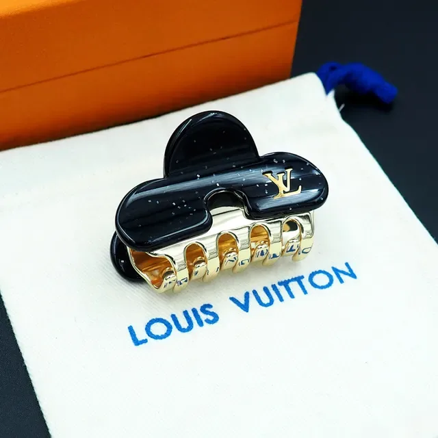 Louis Vuitton Joaillerie Résine et Métal Noir et Or Forme de Nuage 8