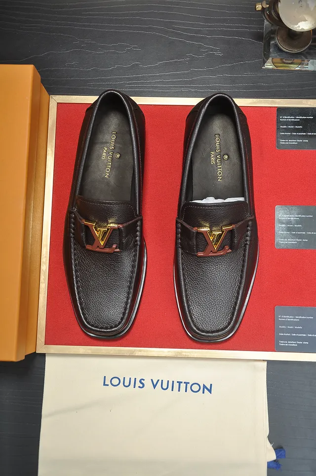 Louis Vuitton أسود ذهبي جلد مقشف معدني شعار LV أجهزة لوفر 5