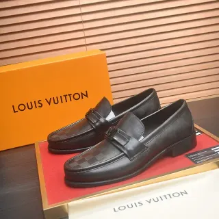 Louis Vuitton أحذية لوفرز جلد أسود بحزام مشبك