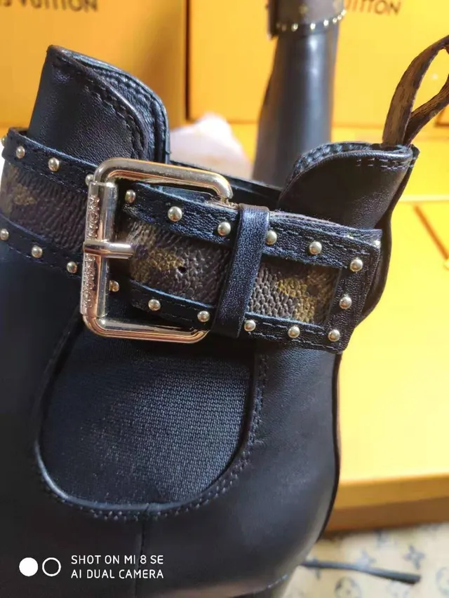 Louis Vuitton काला मोनोग्राम बकल स्ट्रैप चंकी लुग सोल एंकल बूट्स 4