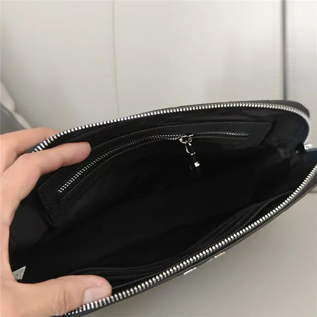Louis Vuitton 黑色银色压花花纹皮革 LV 标志 手提包 3