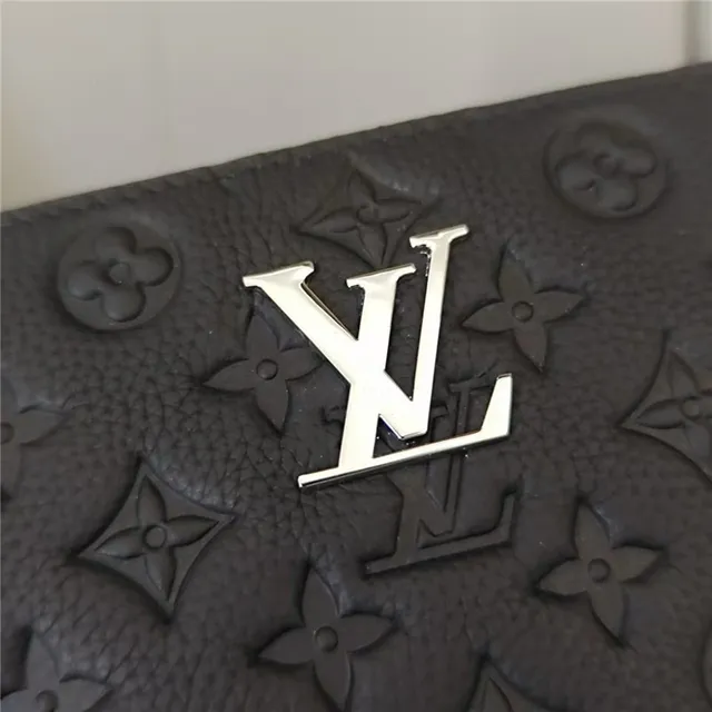Louis Vuitton 黑色银色压花花纹皮革 LV 标志 手提包 5
