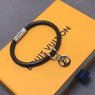 Louis Vuitton سوار جلد حبل أسود فضي بإغلاق مغناطيسي