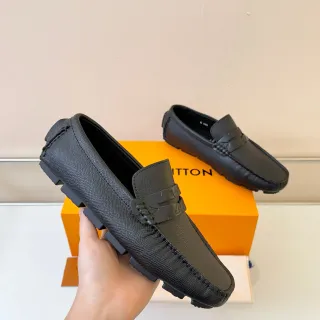 Louis Vuitton কালো টেক্সচার্ড গ্রেইন লেদার Moc-Toe Stitching Loafer