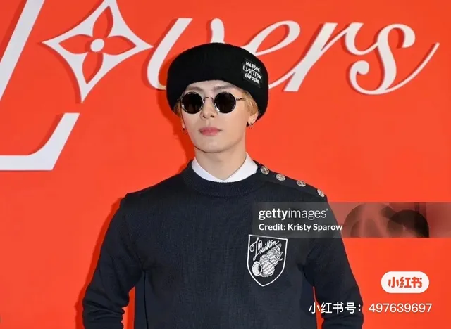Louis Vuitton 黑白刺绣 Crest 罗纹领口毛衣 8
