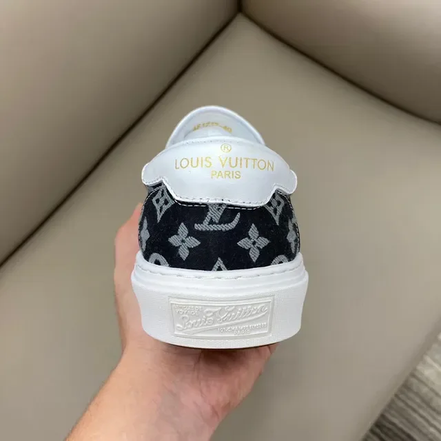 Louis Vuitton मोनोग्राम कैनवास ब्लैक एंड व्हाइट स्लिप-ऑन स्निकर्स 3