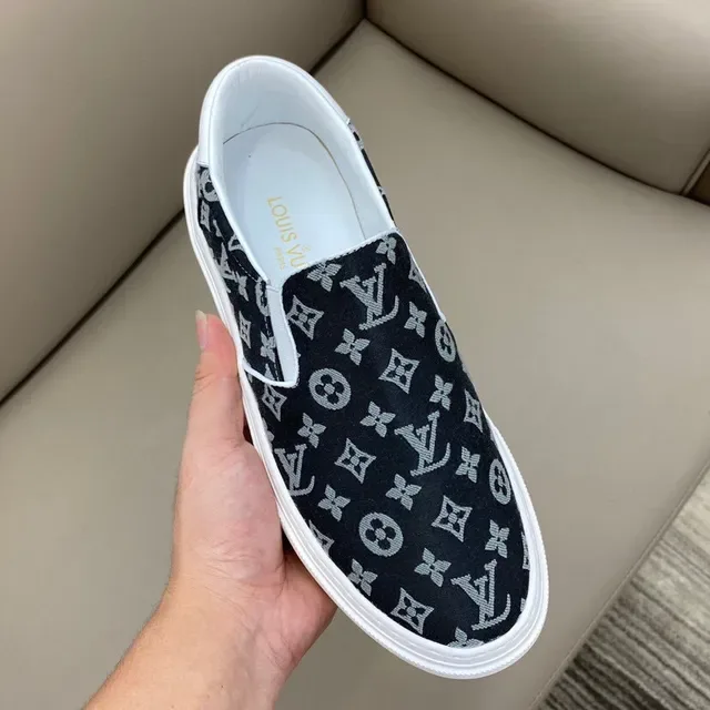 Louis Vuitton मोनोग्राम कैनवास ब्लैक एंड व्हाइट स्लिप-ऑन स्निकर्स 4