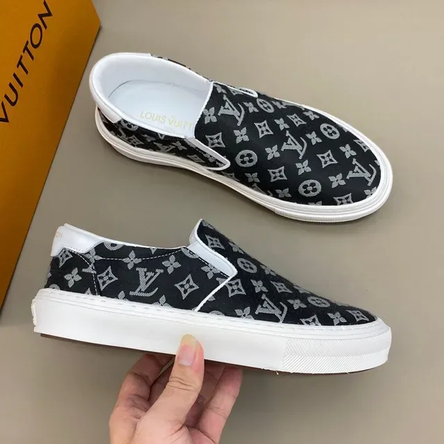Louis Vuitton मोनोग्राम कैनवास ब्लैक एंड व्हाइट स्लिप-ऑन स्निकर्स 6