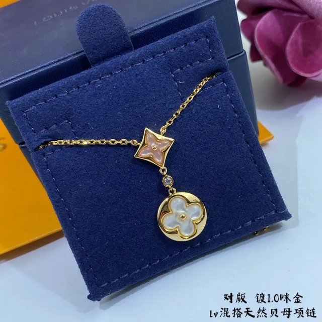 Louis Vuitton Colar Floral Mãe de Pérola 3