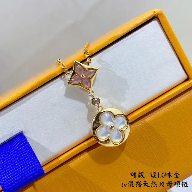 Louis Vuitton Colar Floral Mãe de Pérola 7