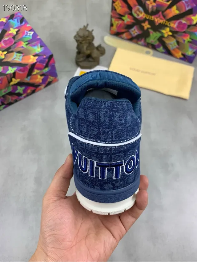 Louis Vuitton Sneakers Lifestyle Bleu Blanc avec Sangle Monogrammée Two-Tone sur la Tige 2