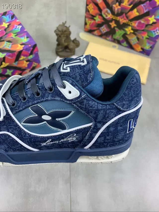 Louis Vuitton Sneakers Lifestyle Bleu Blanc avec Sangle Monogrammée Two-Tone sur la Tige 4