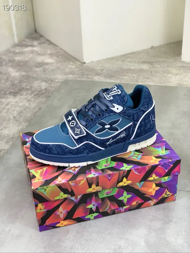 Louis Vuitton Sneakers Lifestyle Bleu Blanc avec Sangle Monogrammée Two-Tone sur la Tige 6