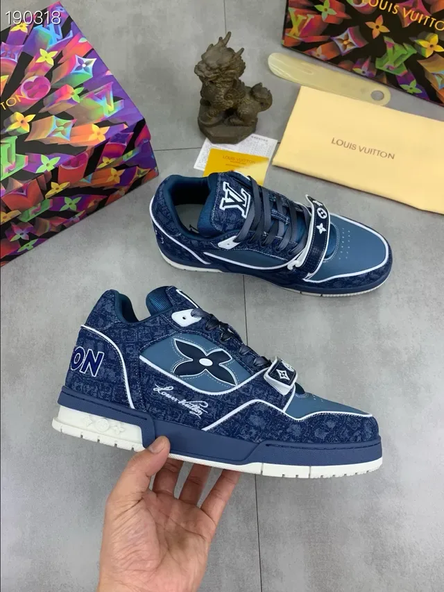 Louis Vuitton Sneakers Lifestyle Bleu Blanc avec Sangle Monogrammée Two-Tone sur la Tige 7