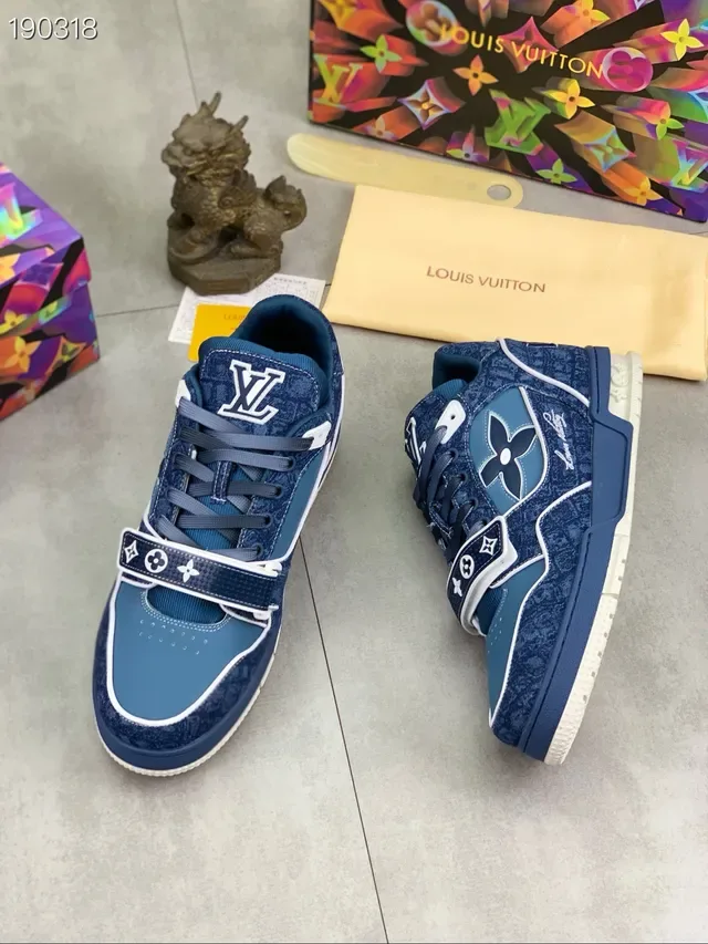 Louis Vuitton Sneakers Lifestyle Bleu Blanc avec Sangle Monogrammée Two-Tone sur la Tige 8