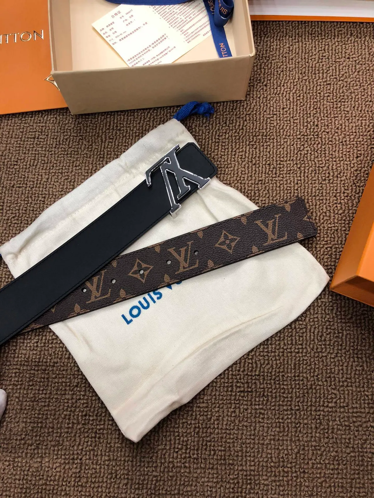 حزام Louis Vuitton بني بيج Monogram-Coated Canvas مصقول interlocking LV مشبك جلد 2