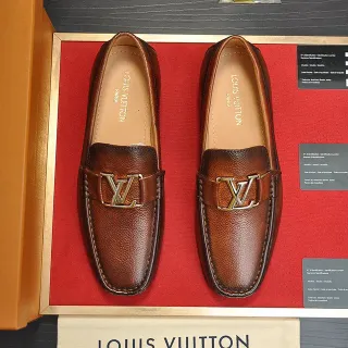Louis Vuitton بني بيج جلد مقشر معدني LV مشبك مكاسين