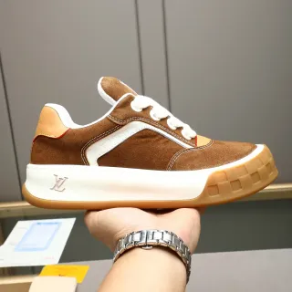 Louis Vuitton Sneakers Lifestyle Marrón Beige Ante Superior con Paneles de Costura Contraste