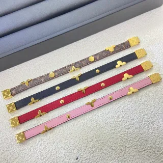 Louis Vuitton سوار جلد بني وذهبي ضيق زهوري ستدز