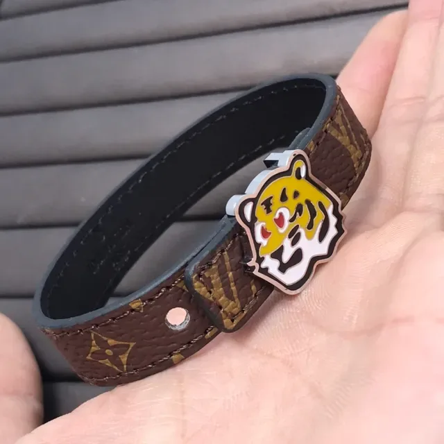 Louis Vuitton ब्राउन येलो मोनोग्राम लेदर एनामेल टाइगर बकल्ट बेल्ट 2