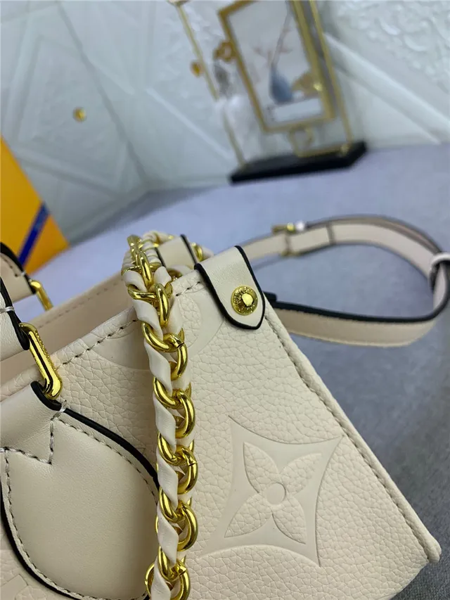 Louis Vuitton Capucines বেইজ সোনালি কাঠামোগত টপ-হ্যান্ডেল মোনোগ্রাম চামড়া হ্যান্ডব্যাগ 5