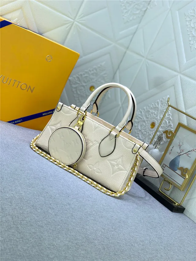 Louis Vuitton Capucines বেইজ সোনালি কাঠামোগত টপ-হ্যান্ডেল মোনোগ্রাম চামড়া হ্যান্ডব্যাগ 9