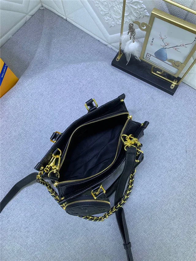 Louis Vuitton Capucines বেইজ সোনালি কাঠামোগত টপ-হ্যান্ডেল মোনোগ্রাম চামড়া হ্যান্ডব্যাগ 10