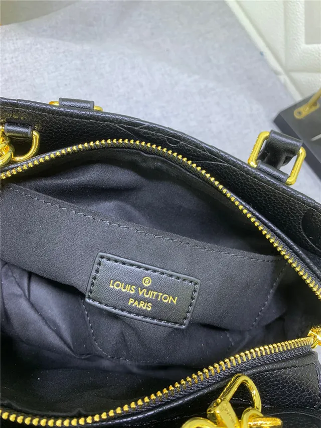 Louis Vuitton Capucines বেইজ সোনালি কাঠামোগত টপ-হ্যান্ডেল মোনোগ্রাম চামড়া হ্যান্ডব্যাগ 11