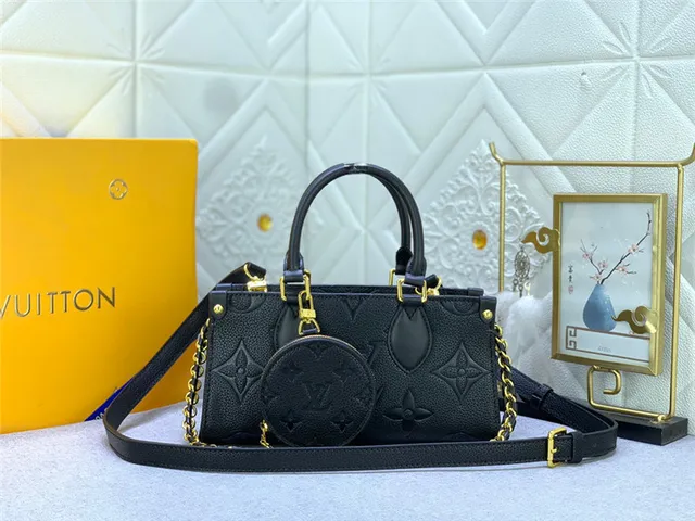 Louis Vuitton Capucines বেইজ সোনালি কাঠামোগত টপ-হ্যান্ডেল মোনোগ্রাম চামড়া হ্যান্ডব্যাগ 18