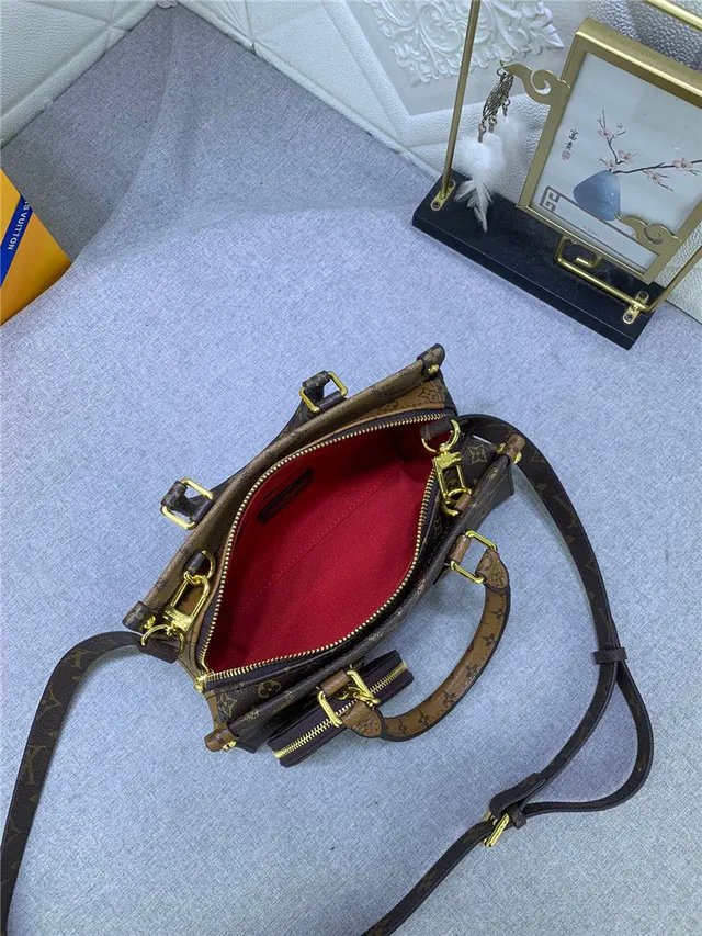 Louis Vuitton Capucines বেইজ সোনালি কাঠামোগত টপ-হ্যান্ডেল মোনোগ্রাম চামড়া হ্যান্ডব্যাগ 19