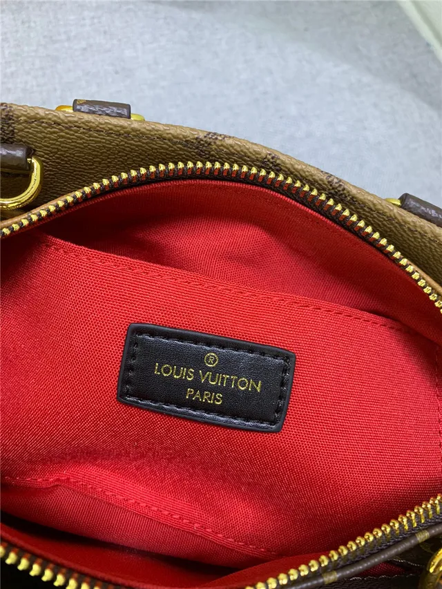 Louis Vuitton Capucines বেইজ সোনালি কাঠামোগত টপ-হ্যান্ডেল মোনোগ্রাম চামড়া হ্যান্ডব্যাগ 20