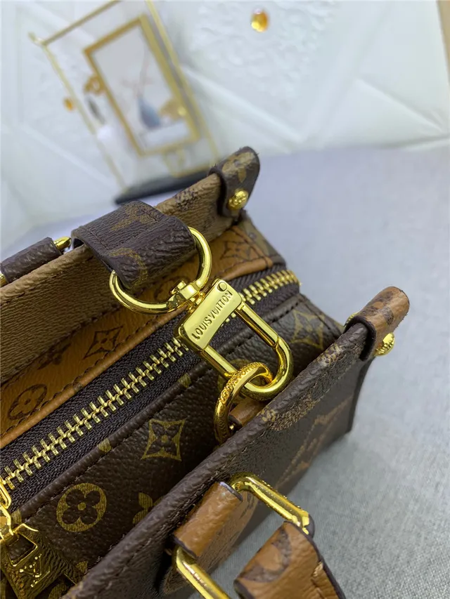 Louis Vuitton Capucines বেইজ সোনালি কাঠামোগত টপ-হ্যান্ডেল মোনোগ্রাম চামড়া হ্যান্ডব্যাগ 21