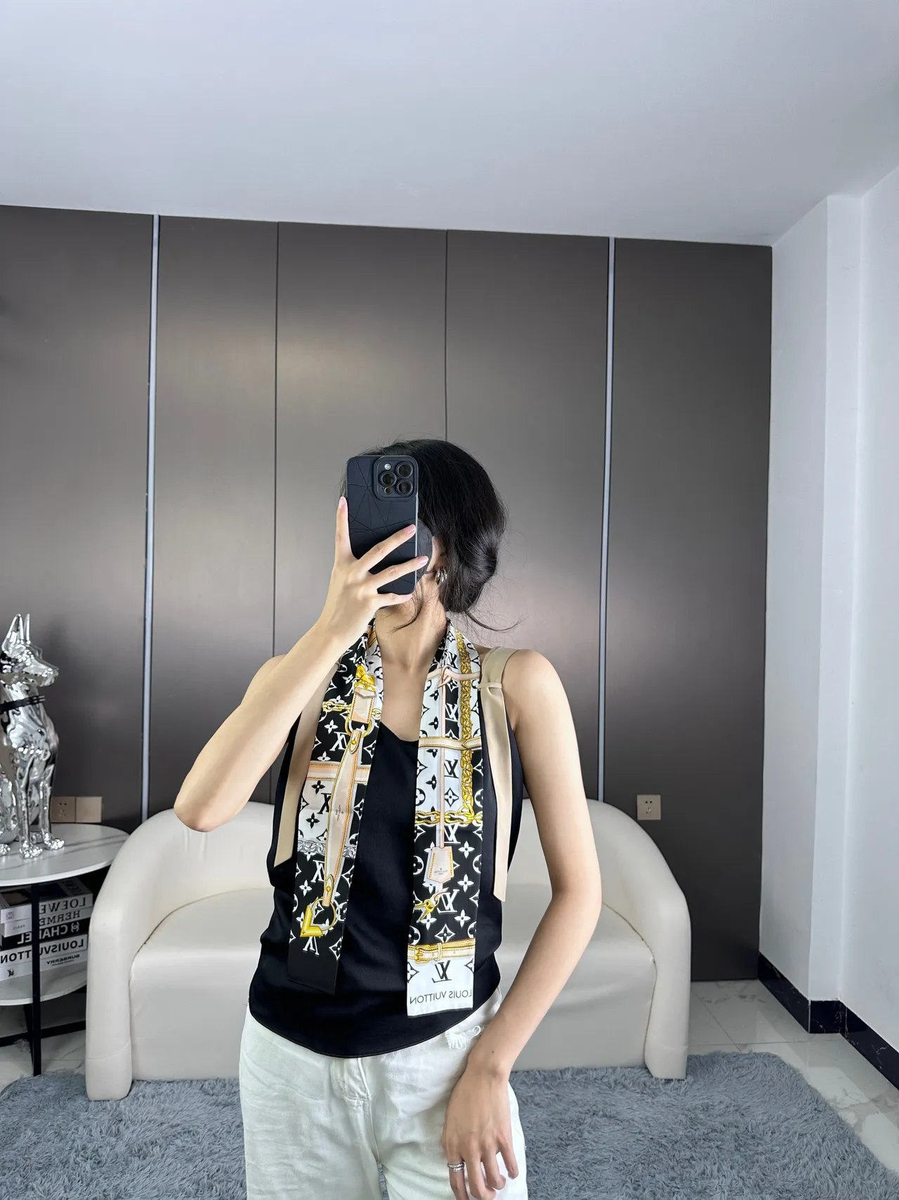 Louis Vuitton Bloqueo de Cadena Negro Amarillo Impresión Monograma Motivo Pañuelo de Seda 3