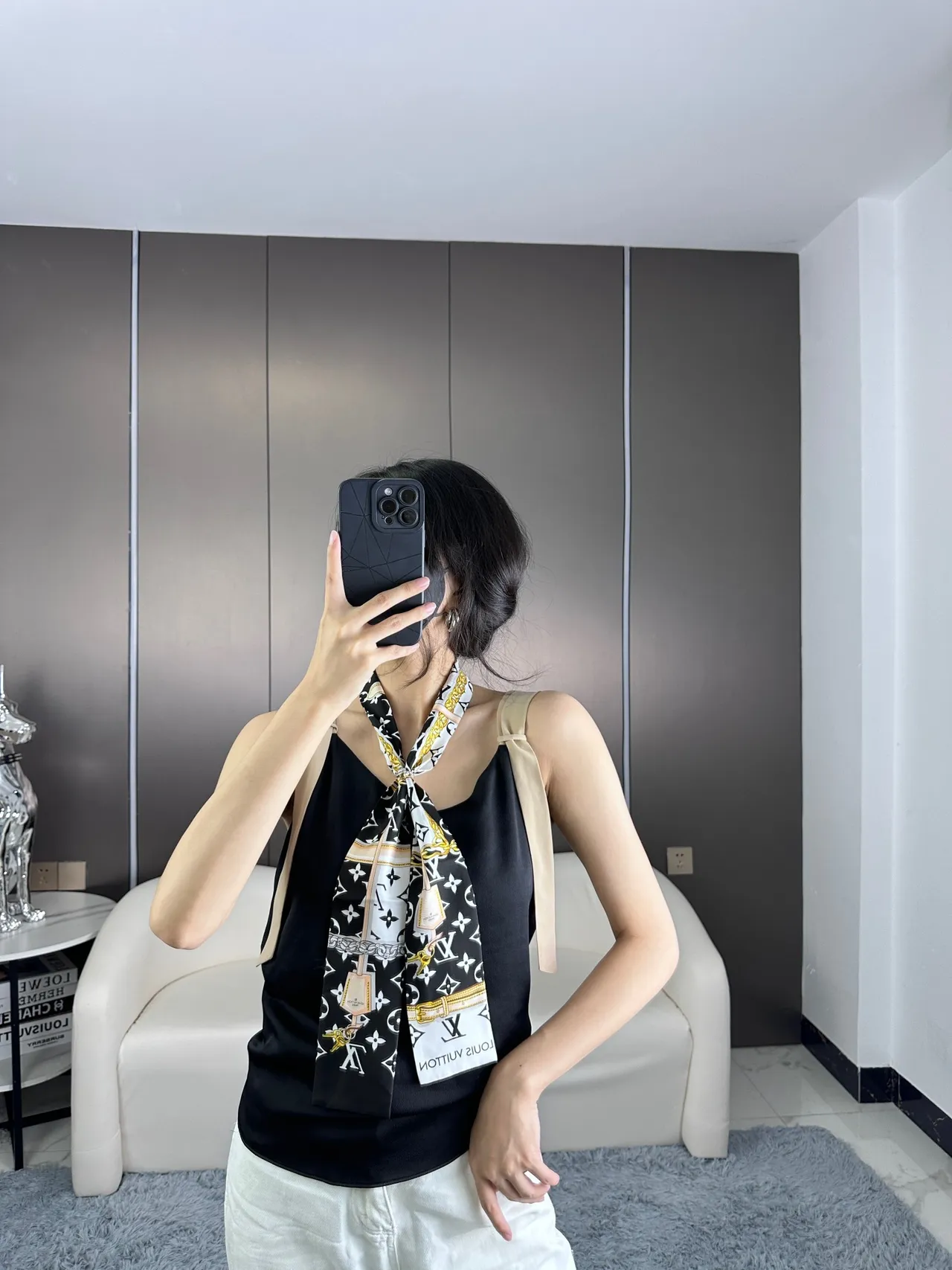 Louis Vuitton Bloqueo de Cadena Negro Amarillo Impresión Monograma Motivo Pañuelo de Seda 4