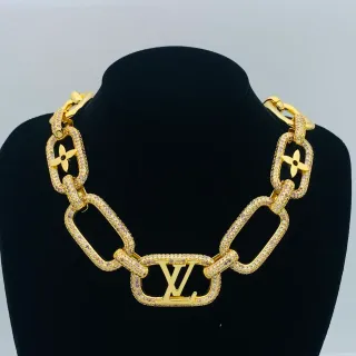 Colar Louis Vuitton Chain Reaction Motivo de Flor Pavé Dourado