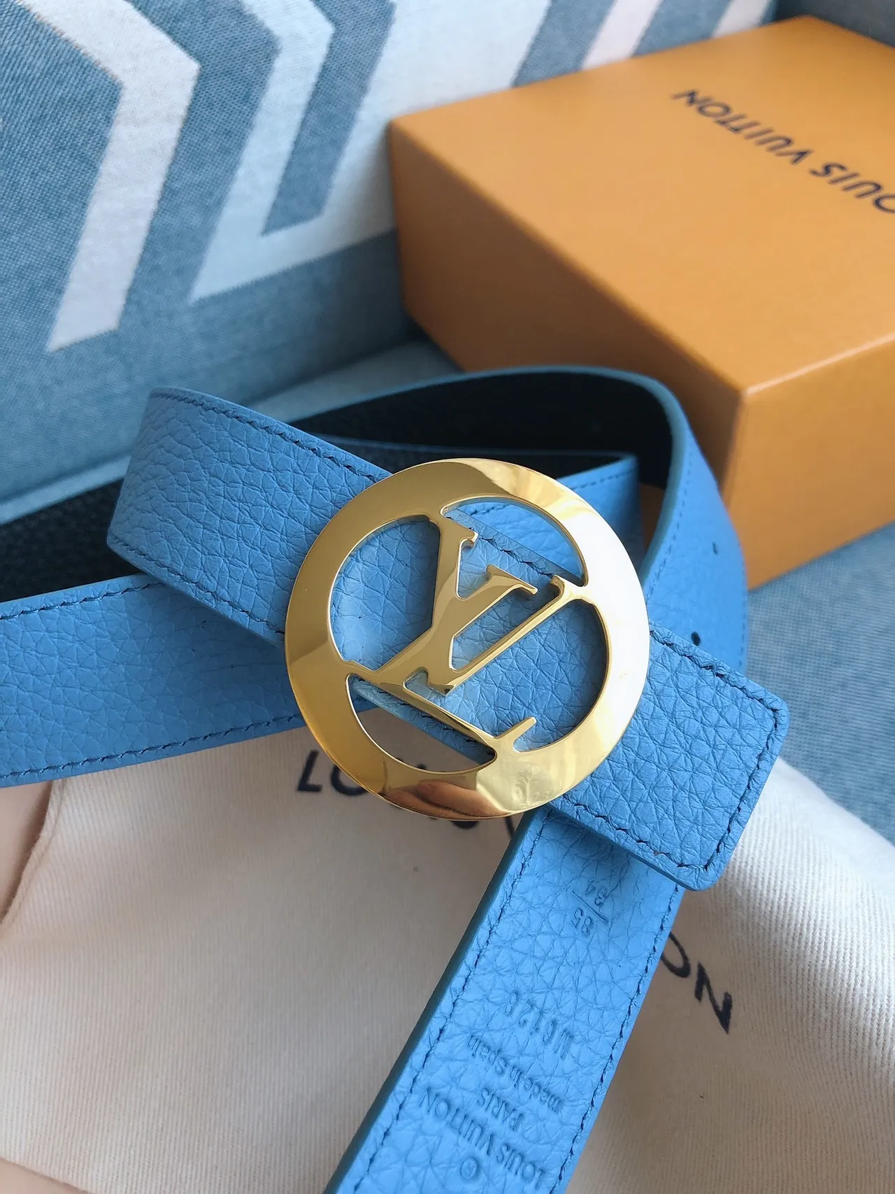 Louis Vuitton গোলাকার Monogram বাকল হালকা নীল লেদার বেল্ট 2