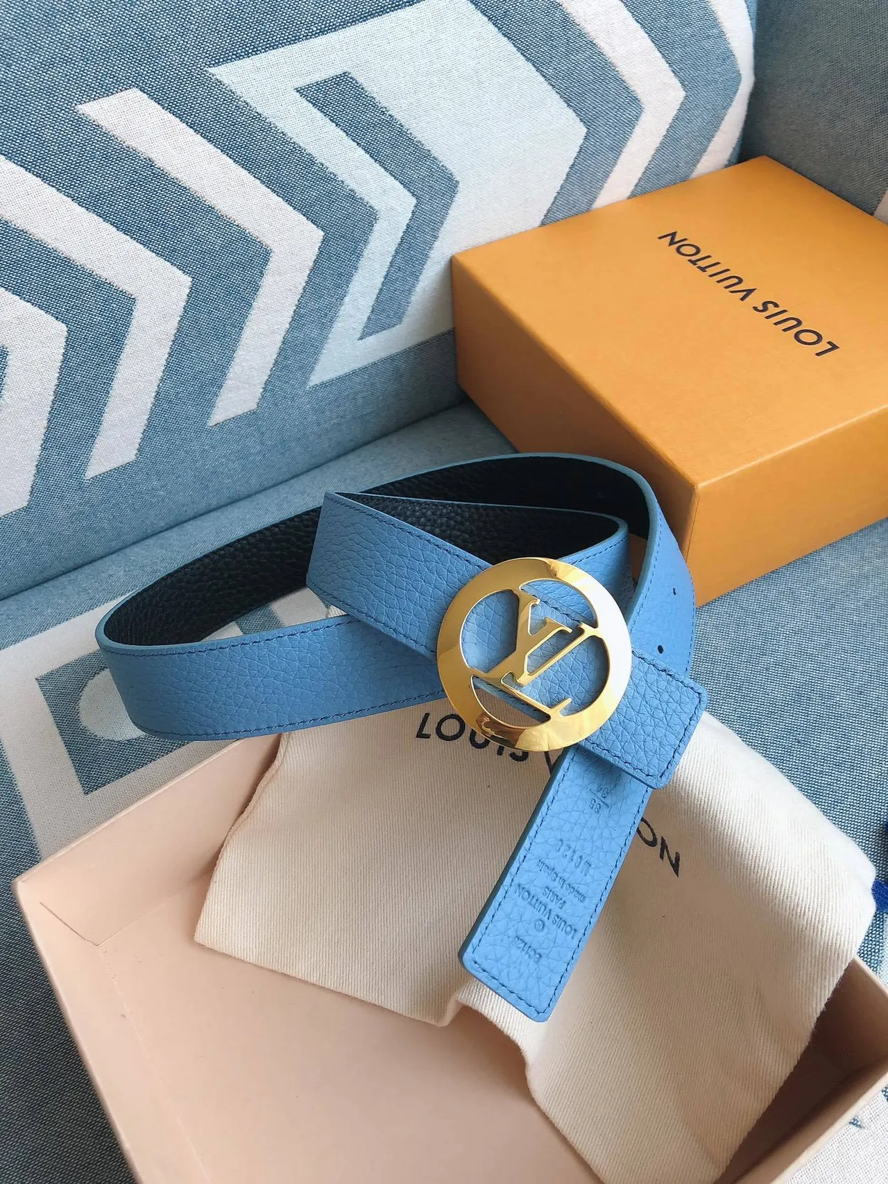 Louis Vuitton গোলাকার Monogram বাকল হালকা নীল লেদার বেল্ট 3
